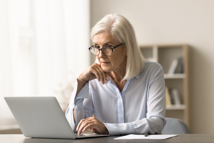 A woman uses her laptop to find out if you can withdraw an affidavit.