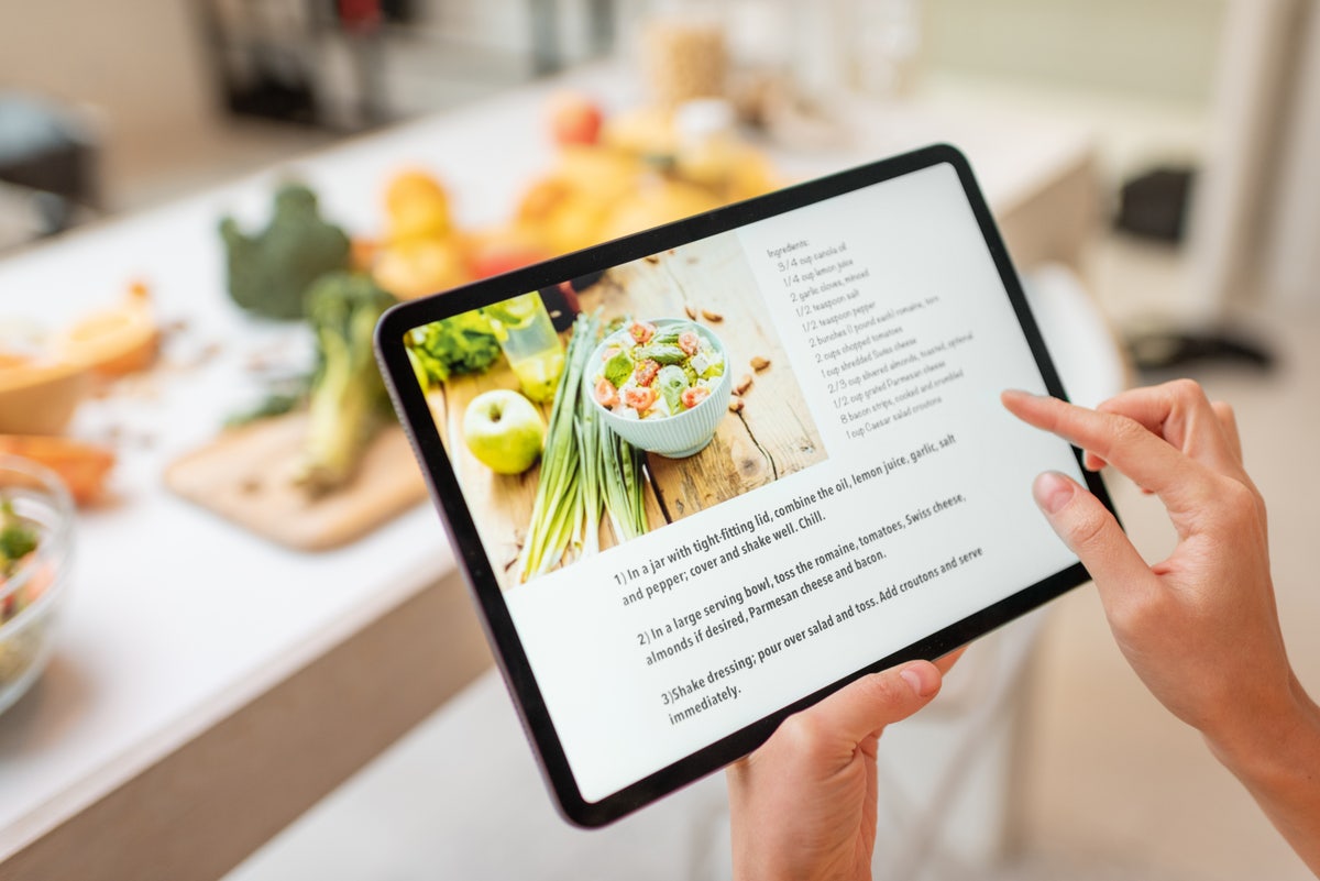 The Best Kitchen Tablet (2021) for Online Recipes and All Your Other  Digital Needs