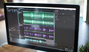 Foto des Bedienfelds „Essential Sound“ auf einem Monitor