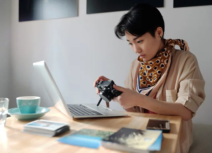 A photo of a photographer editing pictures.