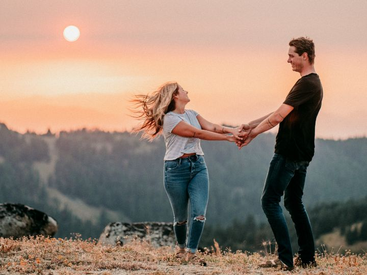 Engagement photo poses