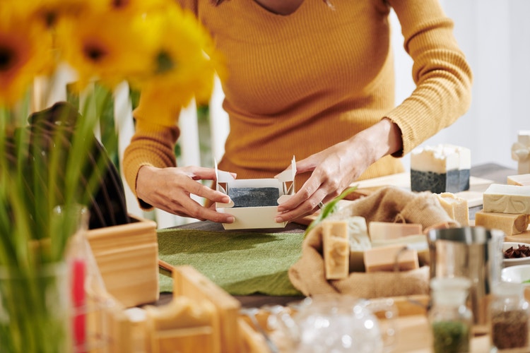 Amazon handmade: Woman packing fragrant soap