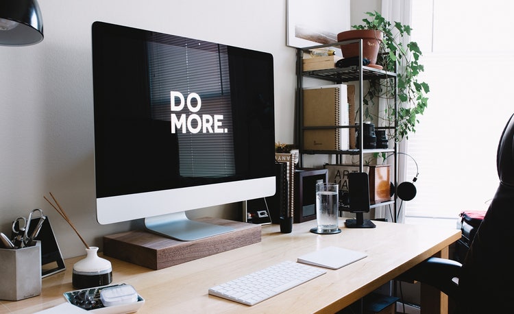 A computer on a desk Description automatically generated with medium confidence