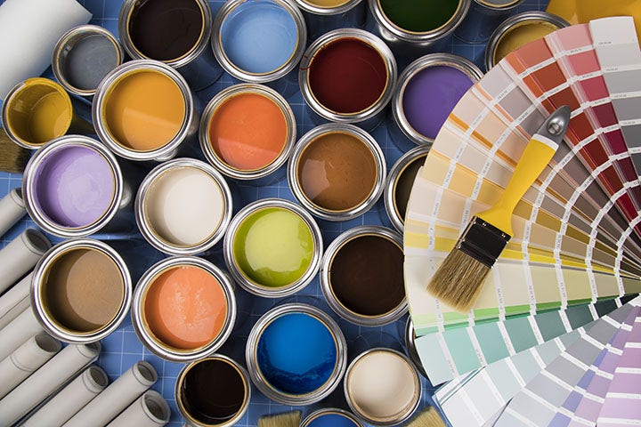 Pots de peinture multicolores