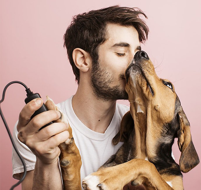 Autoportrait d'un homme avec son chien