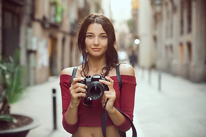 Portrait d'une photographe dans la rue