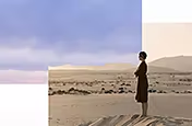 Ciel et nuages avec une incrustation d’image de femme debout dans le sable