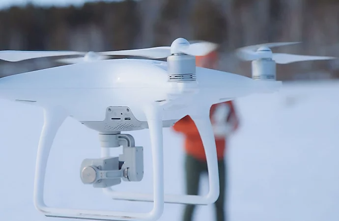 Flying drone footage with a rolling shutter effect next to one without the effect