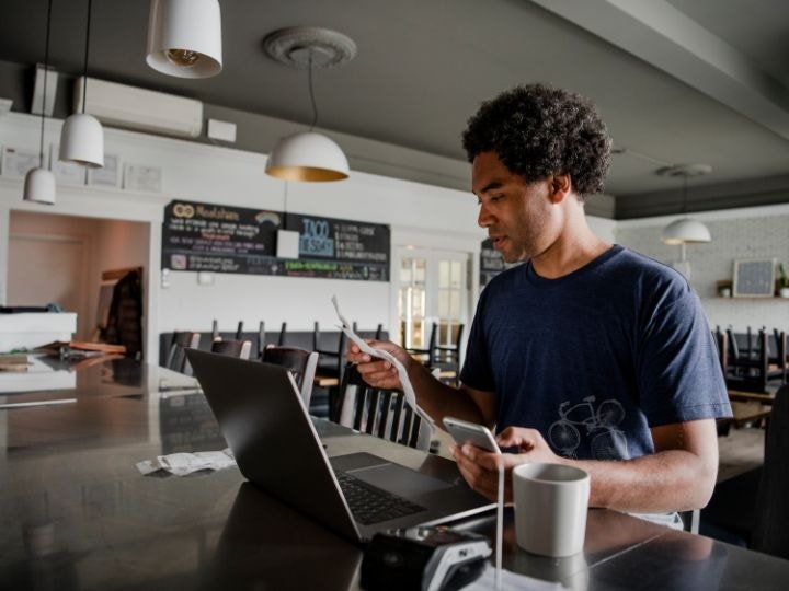 A person digitally scans an itemized receipt.