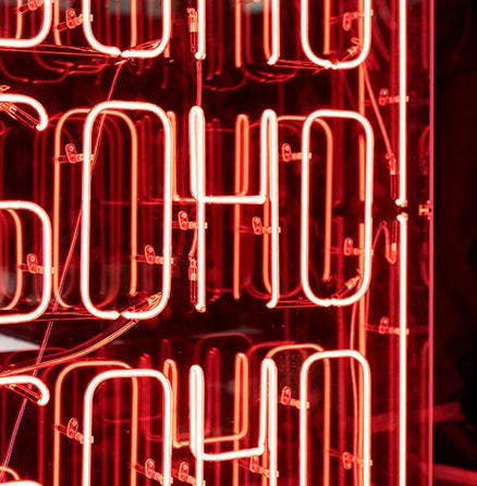 Fotografia notturna delle luci al neon di Soho