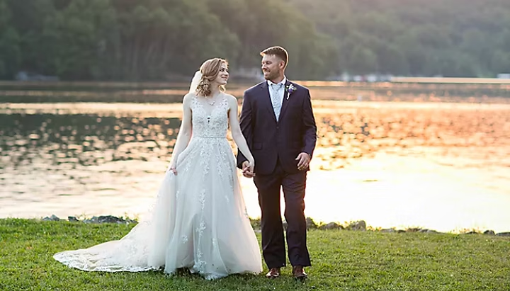 Luxery-bride-and-groom-golden-hour