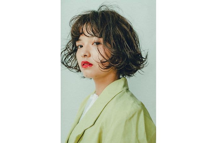 ヘアメイクを施した女性のプロフィール写真