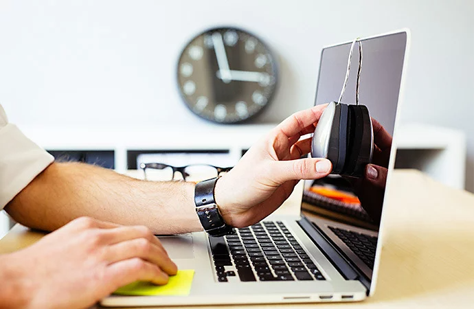 Using a colorimeter to calibrate a laptop screen