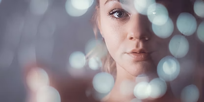 A person's face is partially blurred with a bokeh effect using the star brush